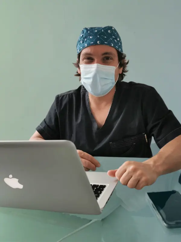 Cirujano Dr. Daniel Briones´